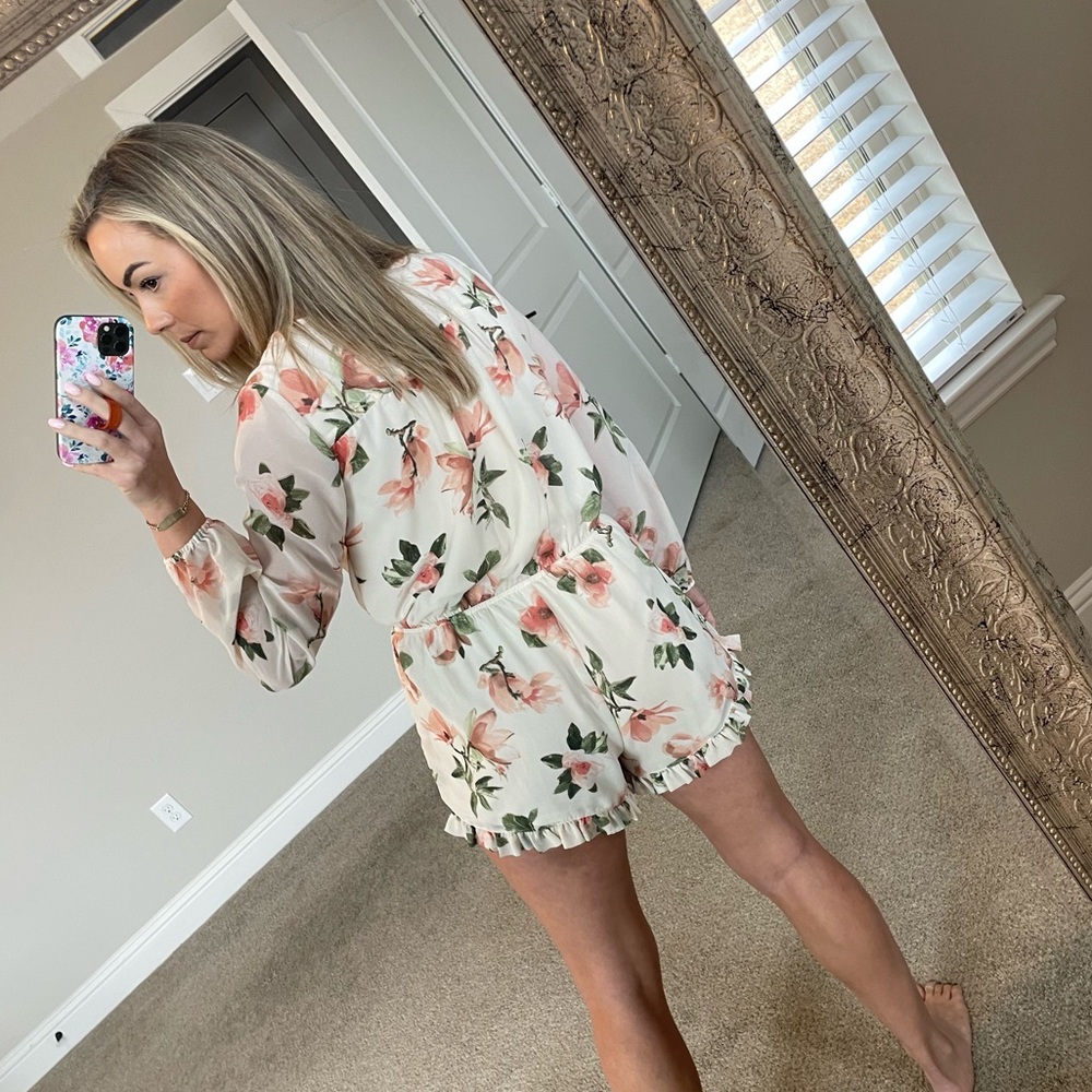 Flower Ruffled Romper - Picture 4 of 6